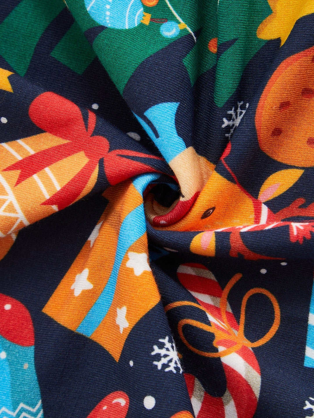 Christmas family - themed bamboo fiber long - sleeved pajamas, featuring a design of a Christmas tree, gifts, reindeer, and cookie people - MOSSRIVER